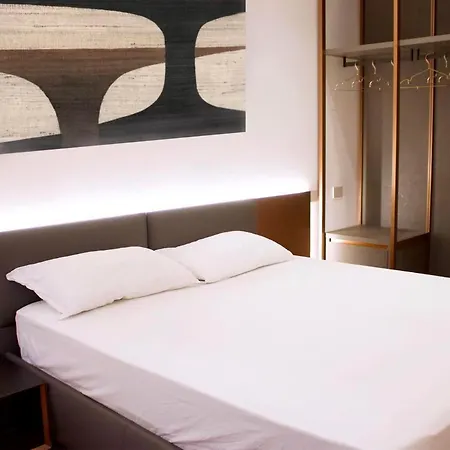 Appartement Broletto 5 Minutes From Duomo Milaan