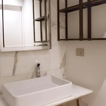 Broletto 5 Minutes From Duomo Appartement *